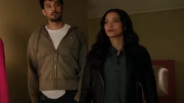 Chaqueta de motociclista Dalby de cuero de AllSaints usada por Lacey Quinn (Gabrielle Walsh) como se ve en Found (S01E05)