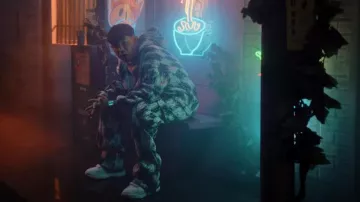 Amiri Green MA Tapestry Knit Hoodie porté par Junior H dans Sad Boyz II [Video Oficial]