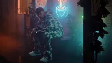 Baskets Amiri Cream MA-1 portées par Junior H dans Sad Boyz II [Vidéo officielle]