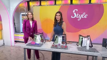 Vestido midi de mezclilla Reformation Kendi usado por Sarah Eggenberger como se ve en Today el 2 de noviembre de 2023
