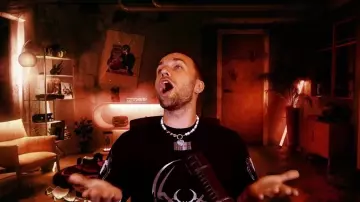 The Spider-Man logo t-shirt worn by Squeezie in his YouTube video Don't accept his invitation... (Halloween Horror Thread)