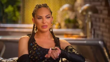 Louis Vuitton Neon Mahina Monogram Robe ajustée portée par Amanza Smith comme on le voit dans Selling Sunset (S07E01)