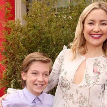 Robe à fleurs blanche en mousseline de soie à manches longues Monique Lhullier portée par Kate Hudson pour la première mondiale de « Kung Fu Panda 3 » le 16 janvier 2016 à Los Angeles