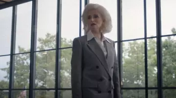 Isabel Marant Gray Nevim Blazer usado por Millie Boone (Heather Wynters) como se ve en American Horror Stories (T03E04)