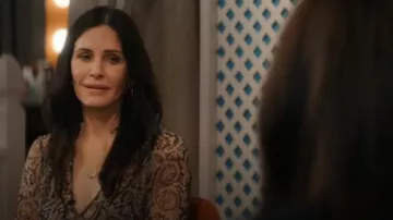 Veronica Beard Quinlan Robe portée par Patricia 'Pat' Phelps (Courteney Cox) comme on le voit dans Shining Vale (S02E03)