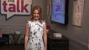 Vestido midi sin mangas con estampado floral Erdem usado por Geri Halliwell como se vio en The Talk el 24 de octubre de 2023