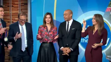 Celine Medium Triomphe Belt In Smooth Calfskin worn by Rebecca Jarvis as seen in Good Morning America on  November 6, 2023