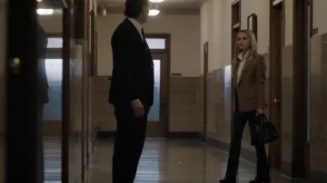 Blazer croisé à poches à rabat Max Mara porté par Bradley Jackson (Reese Witherspoon) dans The Morning Show (S03E10)