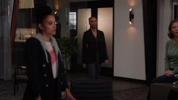 Blazer à carreaux Theory Staple porté par Gabi Mosely (Shanola Hampton) comme on le voit dans Found (S01E06)