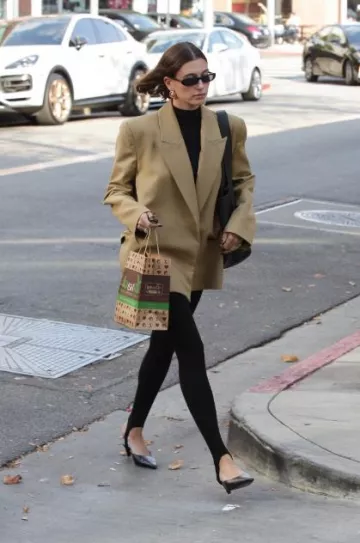 Toteme The Mule Black worn by  Hailey Bieber in Los Angeles on November 7, 2023