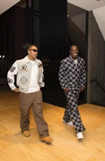 Saint Laurent Black Cat Eye Sun­glass­es worn by Lil Baby on the Instagram account @lilbaby