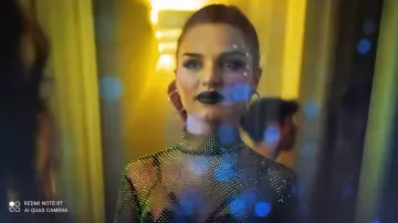 El Patrizia Pepe Body de Chloe (Mirela Balic) en Élite (S07E03)
