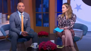 Alice + Olivia Hayes Pantalones cargo de cintura alta y pierna ancha usados por Eva Pilgrim como se ve en Good Morning America el 8 de noviembre de 2023