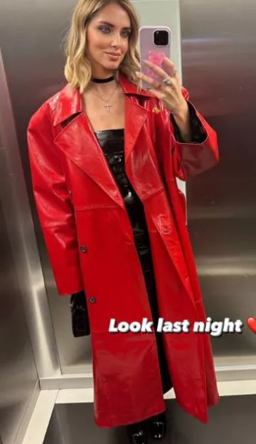 Apple Iphone Silicone Case with Magsafe in Lilac worn by Chiara Ferragni on her  Instagram Story on November 8, 2023