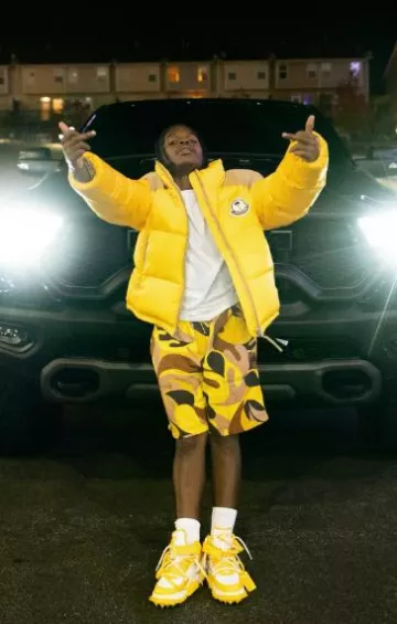 Moncler X Palm Angels Chaqueta Kelsey Amarilla y Beige usada por Lil Baby en la cuenta de Instagram @42_dugggg