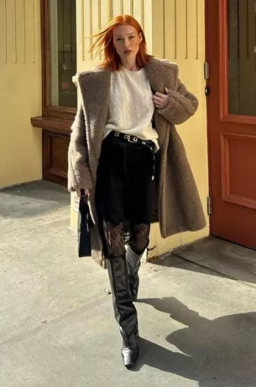 Abrigo Max Mara Teddy Bear Icon en alpaca y cachemira usado por Meredith Duxbury en su publicación de Instagram el 5 de noviembre de 2023