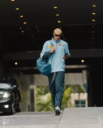 Puma Velophasis x Childhood Dreams Light Blue portée par Kyle Kuzma sur le compte Instagram @kuz