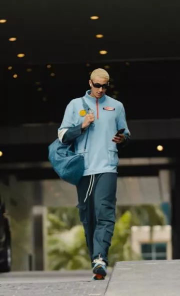 Pantalon de survêtement cargo Puma x Childhood Dreams Navy porté par Kyle Kuzma sur le compte Instagram @kuz