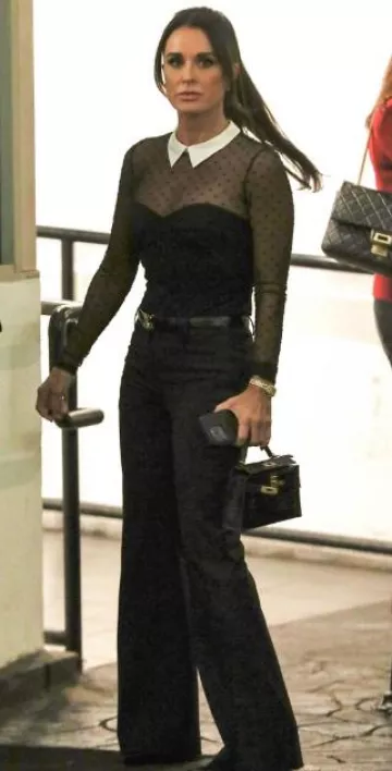 Pochette de Hermes Kelly usado por Kyle Richards en Beverly Hills el 8 de noviembre de 2023