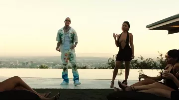 Who Decides War White Tropical Shock Waves Moto Jeans usados por Millyz en Clear Time feat. OhGeesy (Video Oficial)