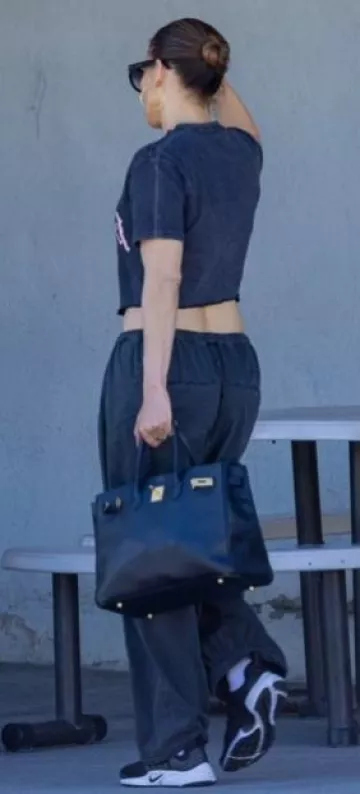 Baskets Nike Air Presto Ultra Flyknit en noir portées par Jennifer Lopez à Los Angeles le 7 novembre 2023