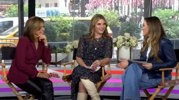 Vestido midi de seda con volantes de Saloni Vida usado por Jenna Bush Hager como se ve en Today with Hoda & Jenna el 10 de noviembre de 2023