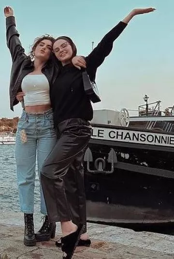 Urban Outfitters Soft & Strechy Head­band Set worn by Selena Gomez on Haven’s Instagram post on June 6, 2023