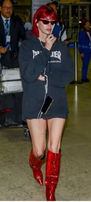 Alexander Wang Bottes alto rouges portées par Megan Fox à l’aéroport de Guarulhos le 5 novembre 2023