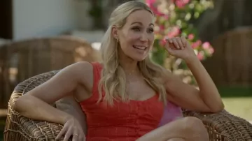 PQ Romper Everly Mameluco usado por Nikki Glaser como se ve en FBoy Island (S03E04)