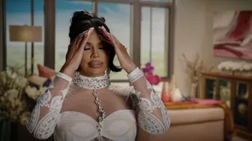 Fashion Nova Sophie Lace Mini Dres portée par Mia Thornton comme on le voit dans The Real Housewives of Potomac (S08E01)