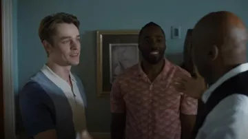 Reiss Milton Colorblock Zip Polo Sweater porté par Nowak (Thomas Elms) comme on le voit dans SkyMed (S02E07)