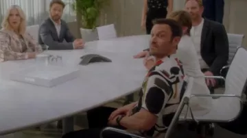Camisa con estampado geométrico de Zara usada por Brian Austin Green (Brian Austin Green) como se ve en BH90210 (S01E02)