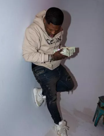 Sweat à capuche Celine Beige & Black Logo porté par Lil Zay Osama sur le compte Instagram @lilzayosama