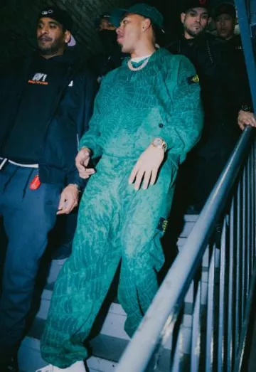 Sudadera con capucha Supreme x Stone Island Green Spiderweb usada por Myke Towers en la cuenta de Instagram @myketowers