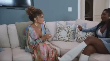 Givenchy Shark Lock Boots en blanc portées par Wendy Osefo comme on le voit dans The Real Housewives of Potomac (S08E02)
