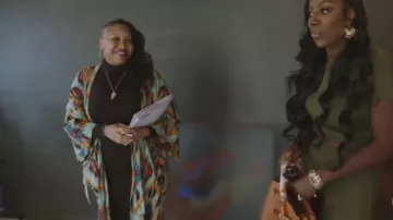 Hermès Courchevel Birkin 35 usado por Wendy Osefo como se ve en The Real Housewives of Potomac (S08E02)