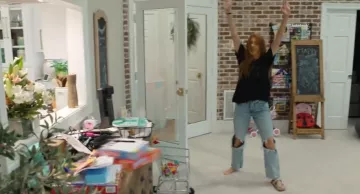 Levi's High Waist Flare Jeans in Blue worn by Jenn Todryk as seen in No Demo Reno (S03E09)