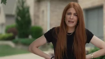 Madewell Her­ring­bone Chain Neck­lace worn by Jenn Todryk as seen in No Demo Reno (S03E09)