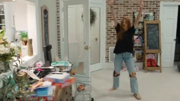 Abercrombie High Rise 90s Re­laxed Jean worn by Jenn Todryk as seen in No Demo Reno (S03E09)