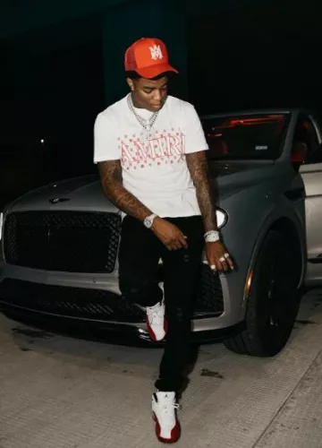 Amiri White & Red MA Pais­ley T Shirt worn by Yungeen Ace on the Instagram account @yungeenace