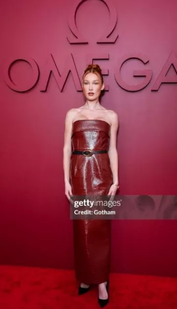 Montre Omega De Ville Prestige Co-Axial Master Chronometer en or jaune et diamants portée par Meredith Duxbury lors de la réception Planet Omega Fashion Panel & Cocktail le 14 novembre 2023