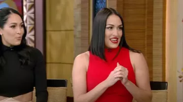 Robe Amanda Uprichard Marshall portée par Nikki Bella comme on le voit dans LIVE avec Kelly et Mark le 14 novembre 2023