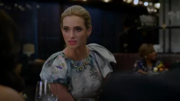 Ml Monique Lhuillier Robes courtes portées par Ingrid Kannerman (Allegra Rose Edwards) comme on le voit dans Upload (S03E08)