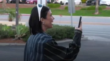 Balenciaga BB0157S Lunettes de soleil à monture enveloppante portées par Kourtney Kardashian dans The Kardashians (S04E08)