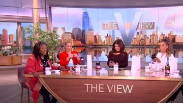 A.L.C. Kieran II Combinaison large sur mesure portée par Sara Haines comme on le voit dans The View le 15 novembre 2023