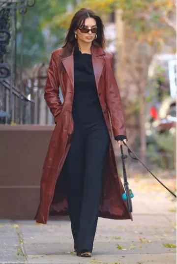 Lunettes de soleil en acétate carré Dmy by Dmy Juno portées par Emily Ratajkowski à New York le 14 novembre 2023