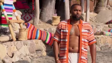 Camisa de punto a rayas de Zara en naranja usada por Michael Barbour como se ve en Bachelor in Paradise (T09E08)