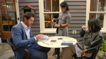 Falda de seda de Layla de la Reforma usada por Paige DeSorbo como se ve en Southern Charm (T09E10)