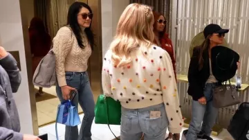 Bolso Hermes Kelly Bleu Paradis Epsom con herrajes dorados 28 usado por Crystal Kung Minkoff como se ve en The Real Housewives of Beverly Hills (T13E04)