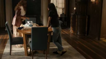 Sandales Birkenstock Boston portées par Patricia 'Pat' Phelps (Courteney Cox) dans Shining Vale (S02E05)